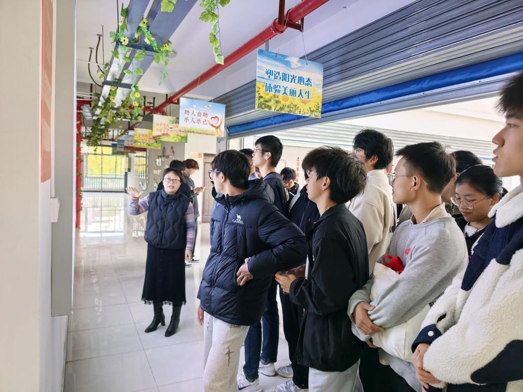湖北理工学院大学生心理健康教育中心开展新生参观及鼓圈体验活动