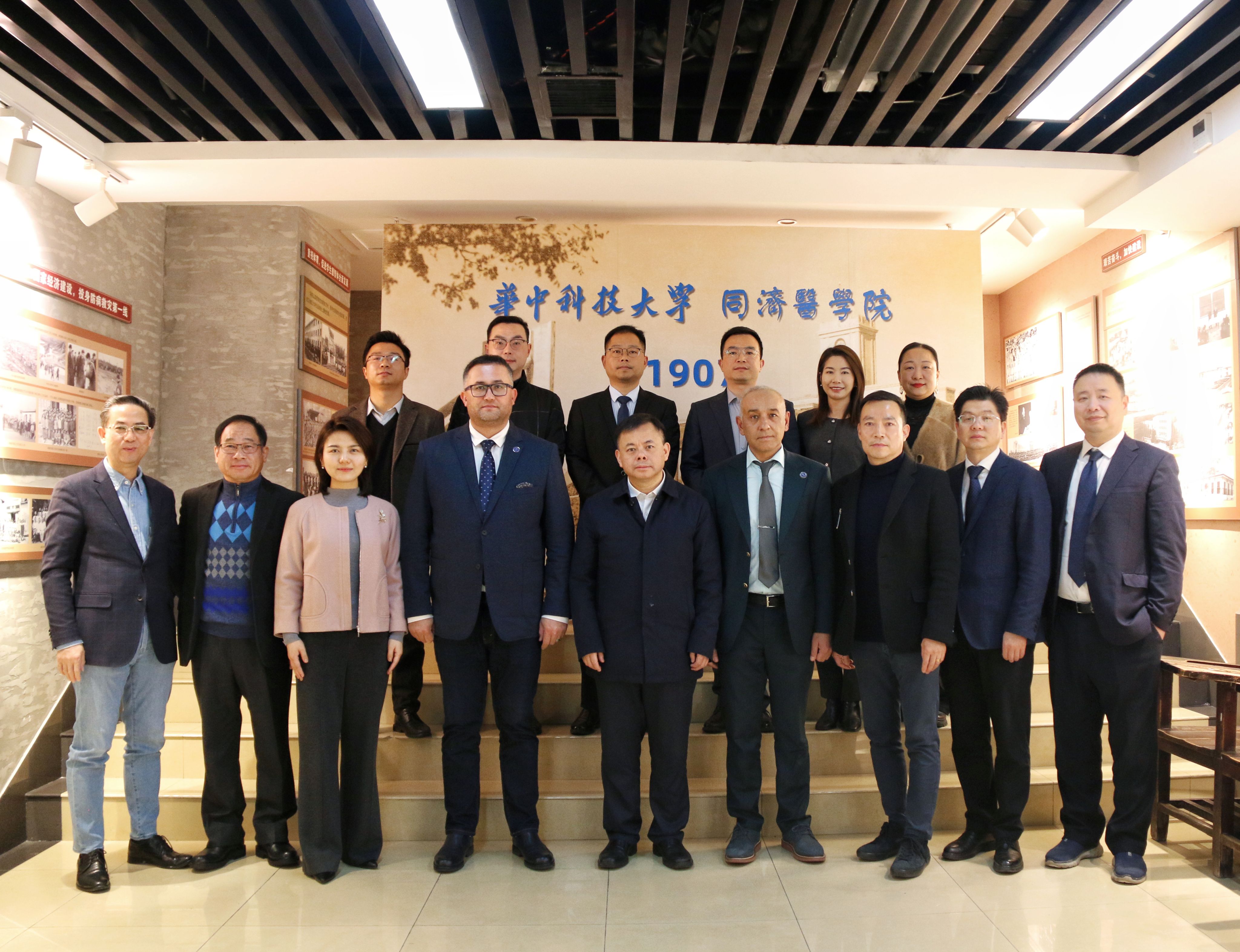 乌兹别克斯坦中亚医科大学努里洛·马马萨迪科夫校长一行来校访问