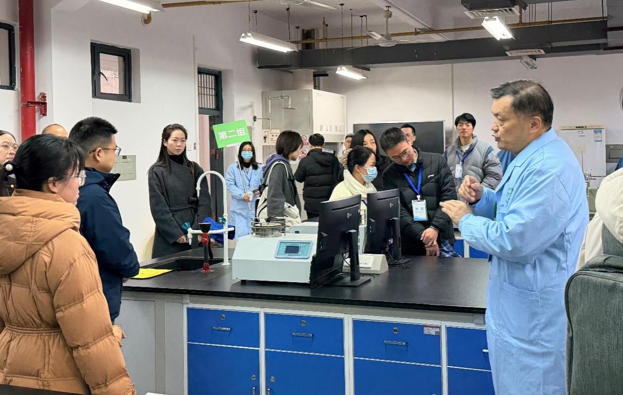 实验教学坊走进化学学院实验室