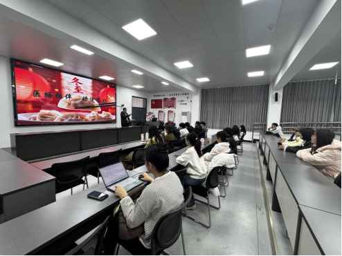 医学院召开首届“生物与医药”专业硕士年终学习工作总结大会