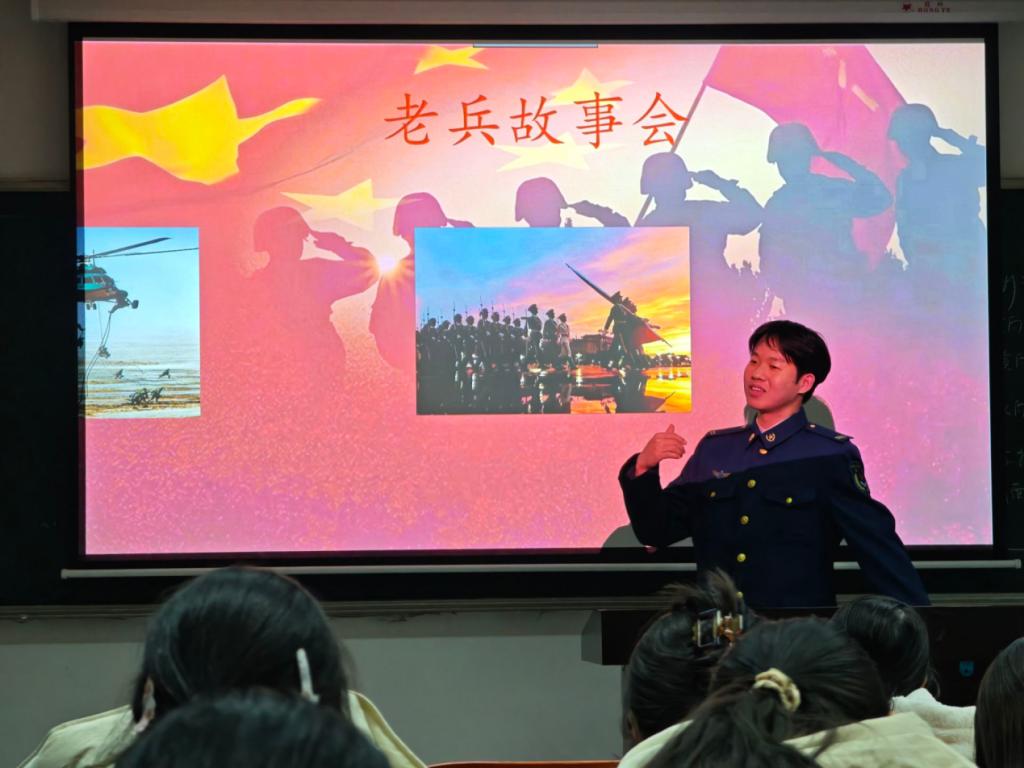 从迷彩青春到讲台传承:师范学院举办“老兵讲故事”活动