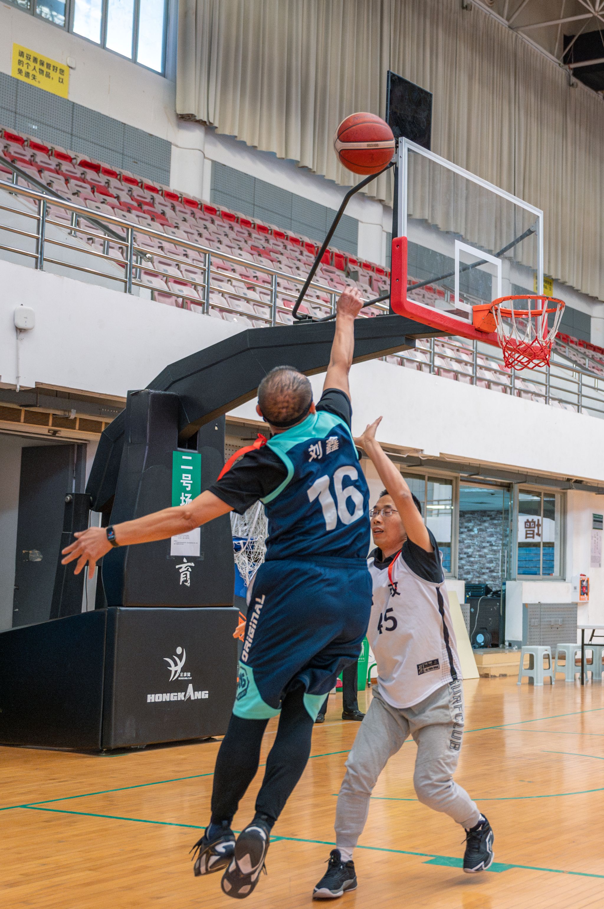 首届教职工三人制篮球赛落幕