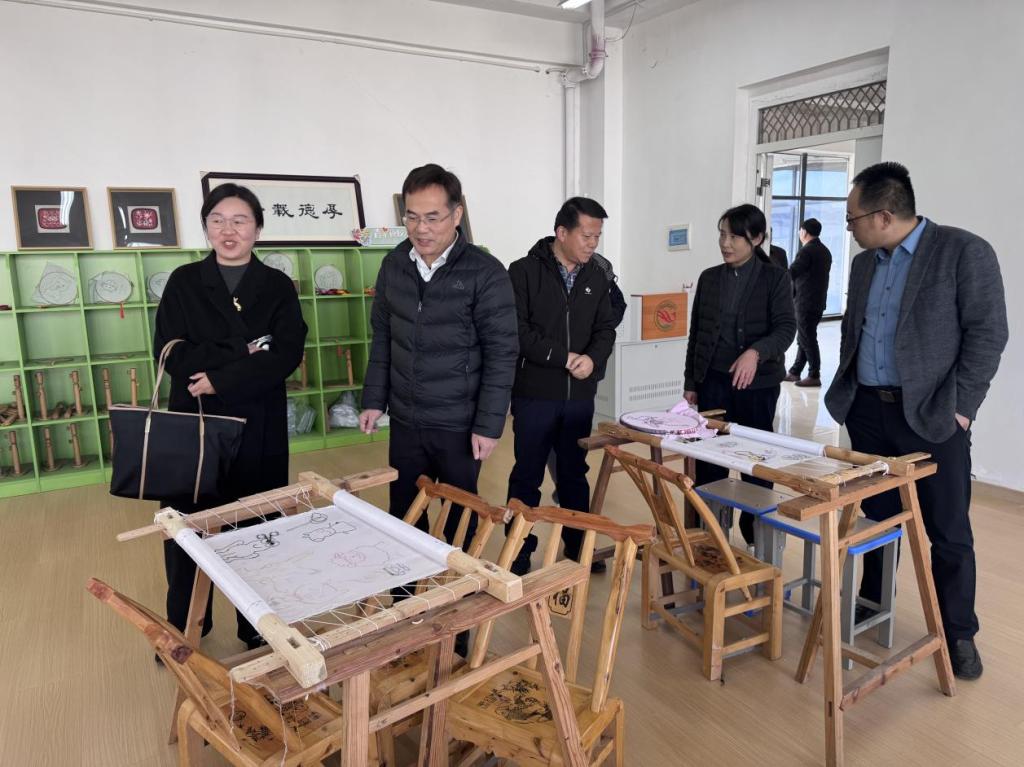 涂立桥副书记走访看望湖北理工学院挂职干部