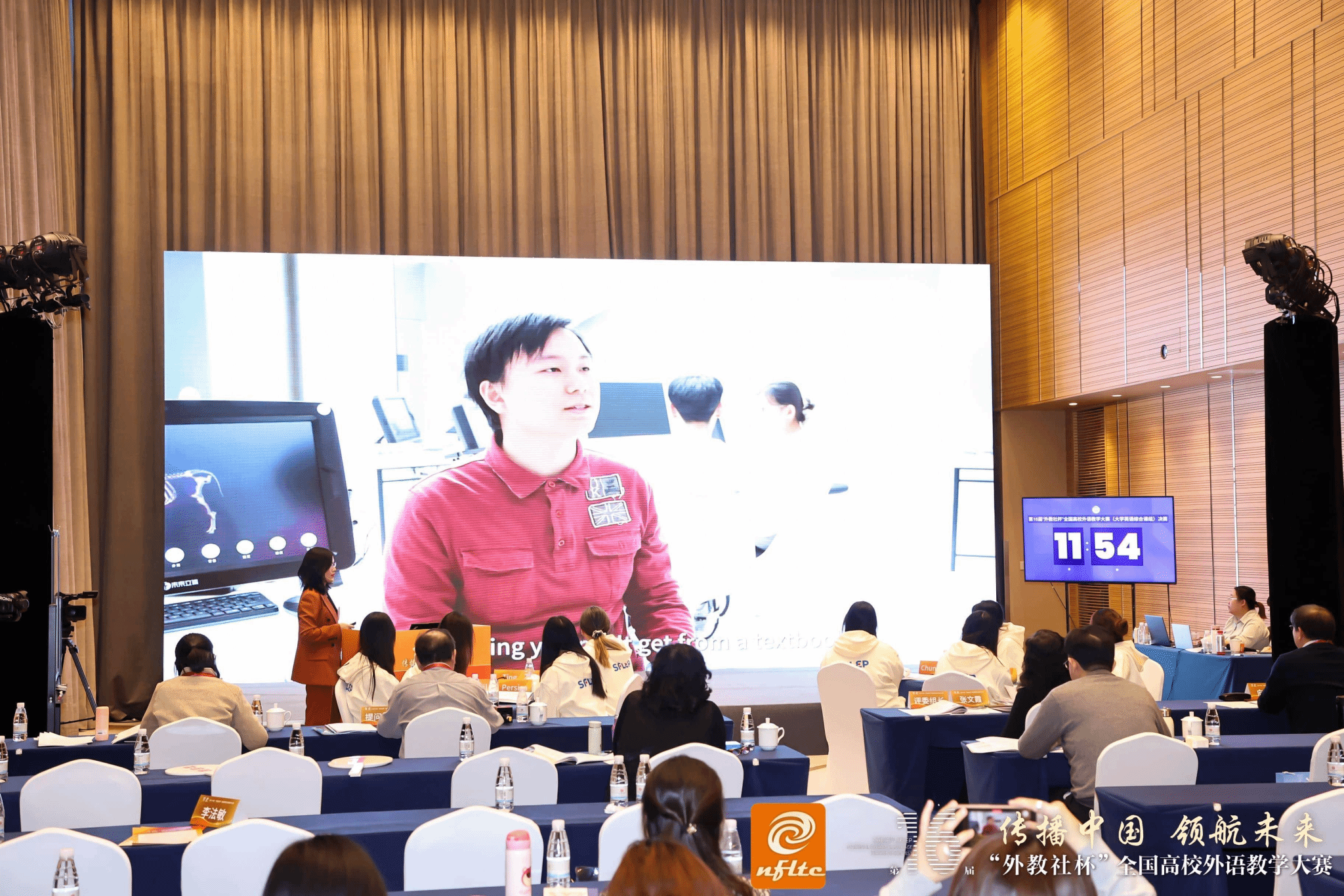 外国语学院陈晓彤老师问鼎第十六届“外教社杯”全国高校外语教学大赛全国总冠军