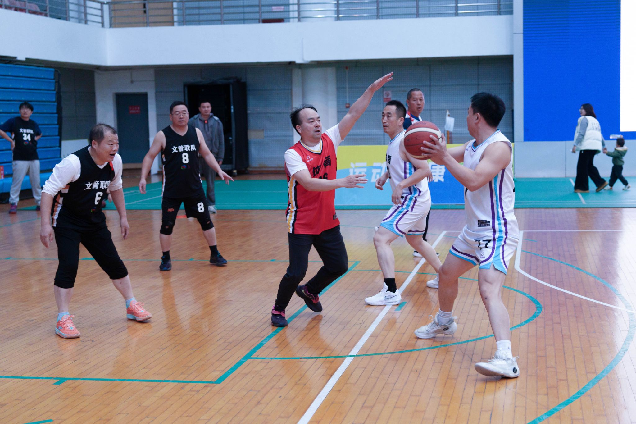 首届教职工三人制篮球赛落幕