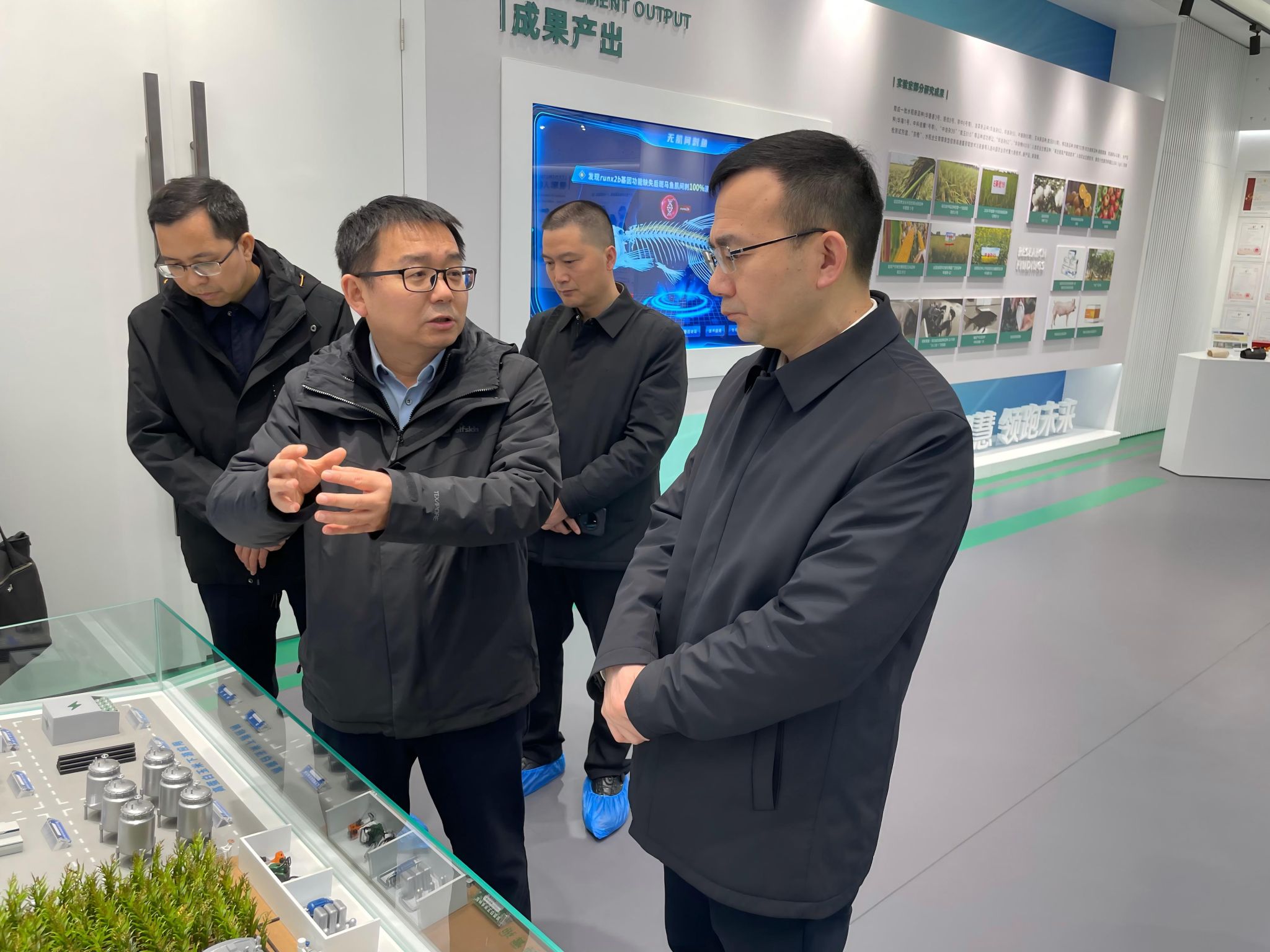 荆州市委副书记金鹏一行来校调研 共商深化校地合作