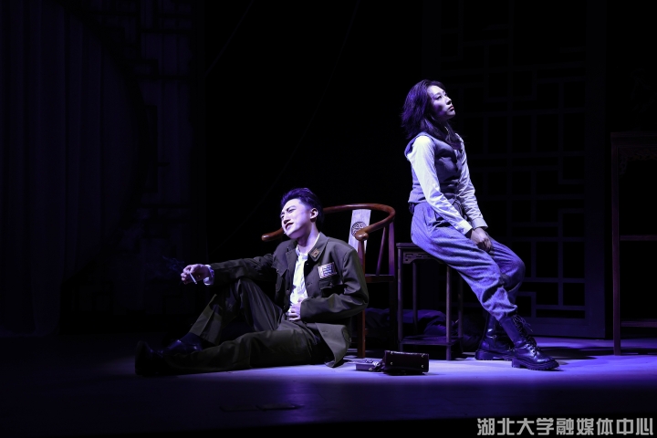 悬疑话剧《守夜人》掀起观剧热潮