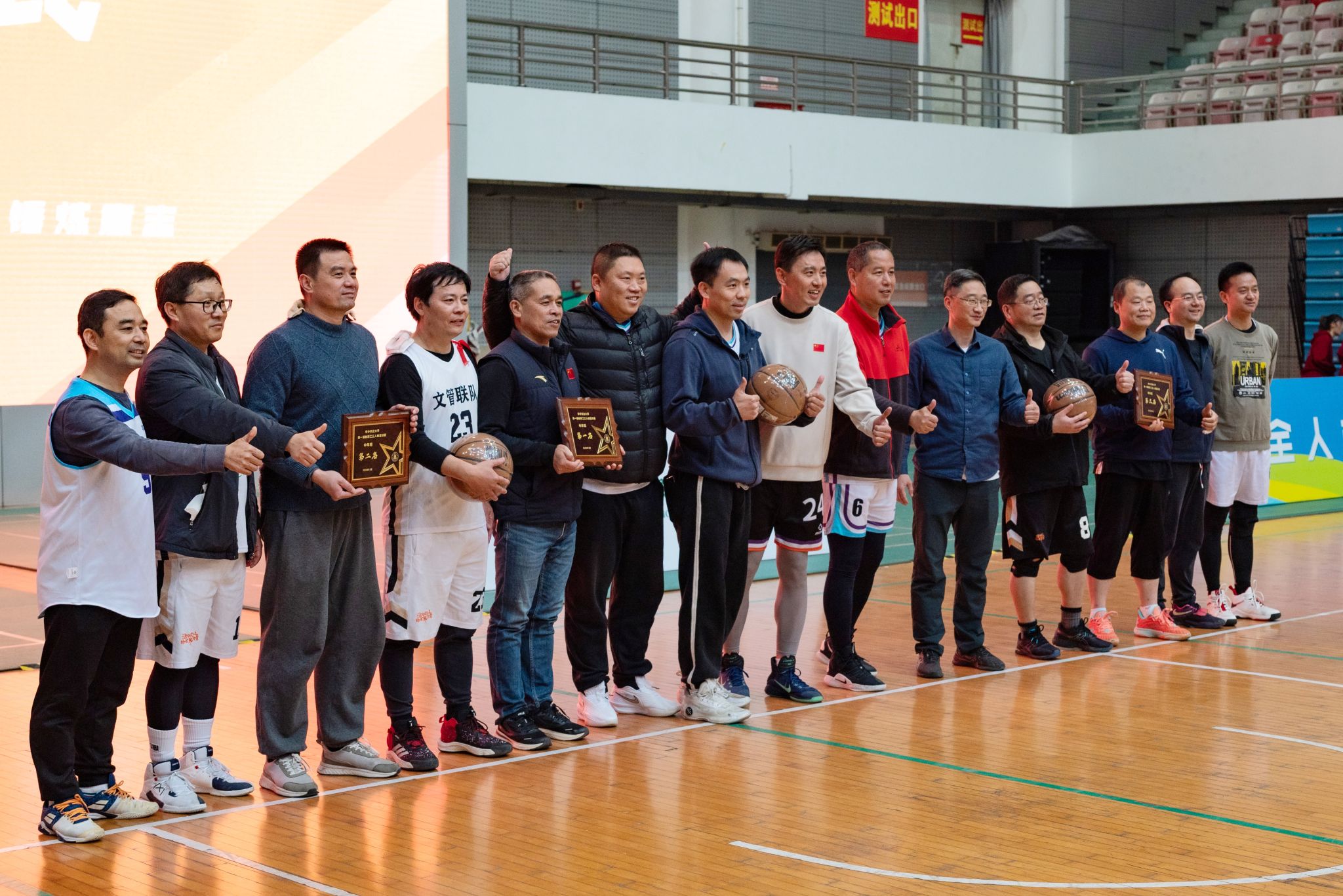 首届教职工三人制篮球赛落幕