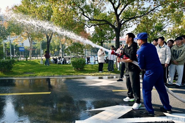 长江新区校区举办“119”消防演练专项活动