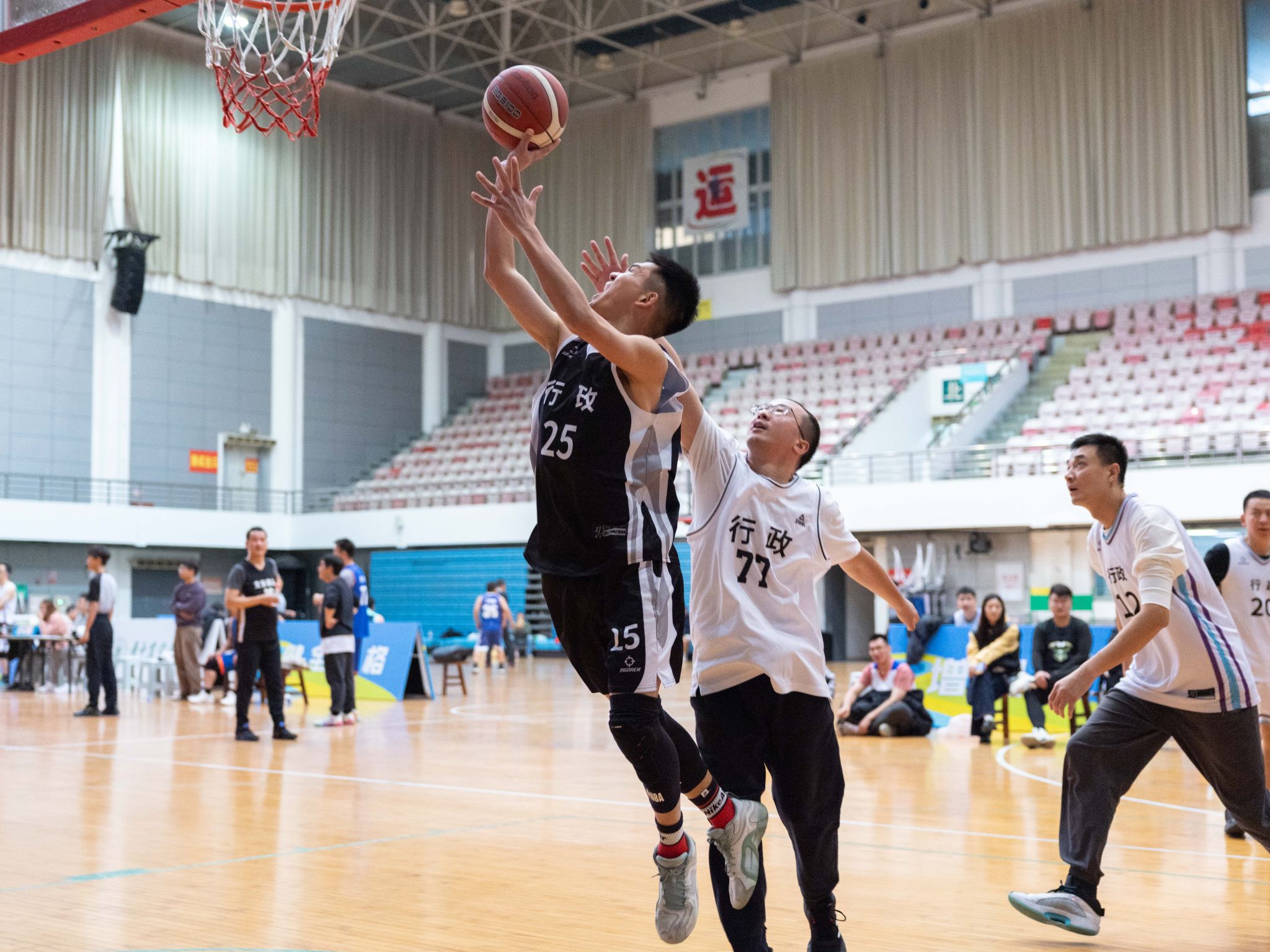 首届教职工三人制篮球赛落幕