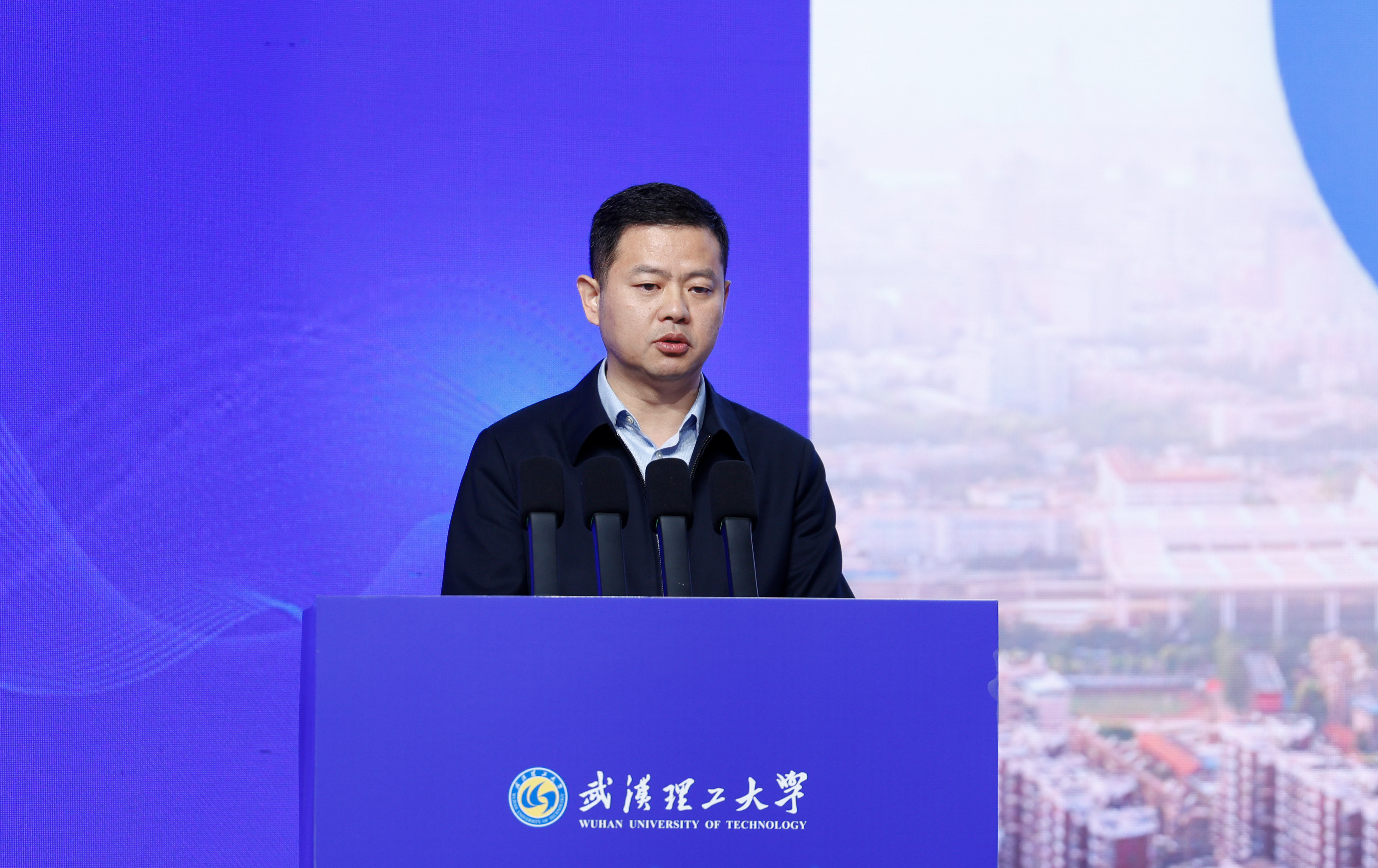 武汉理工大学交通行业创新融合发展大会举行