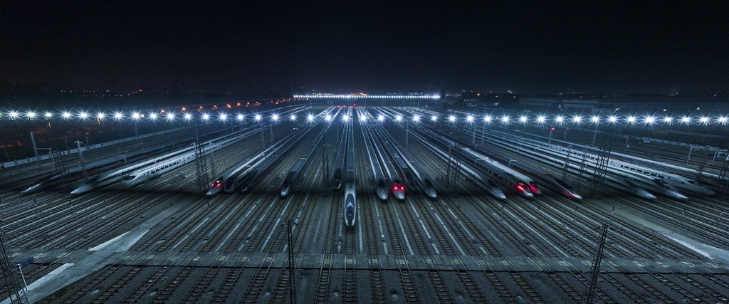 城市密码 | “陆地航母”为飞驰的高铁护航
