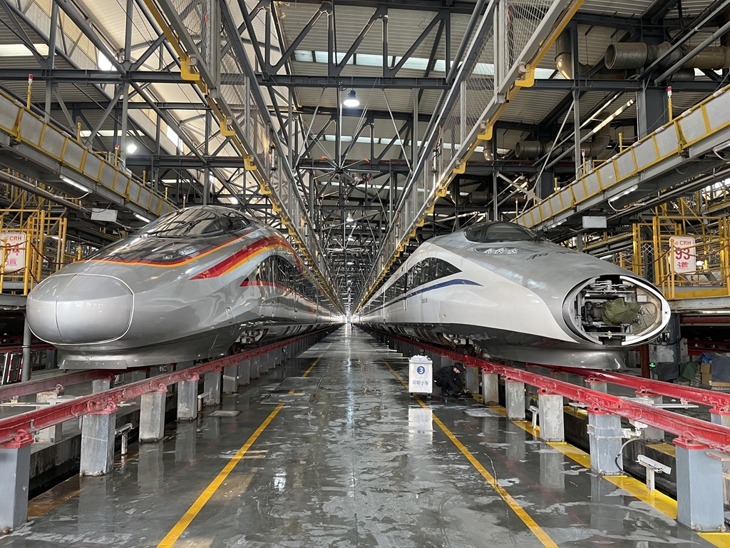 城市密码 | “陆地航母”为飞驰的高铁护航