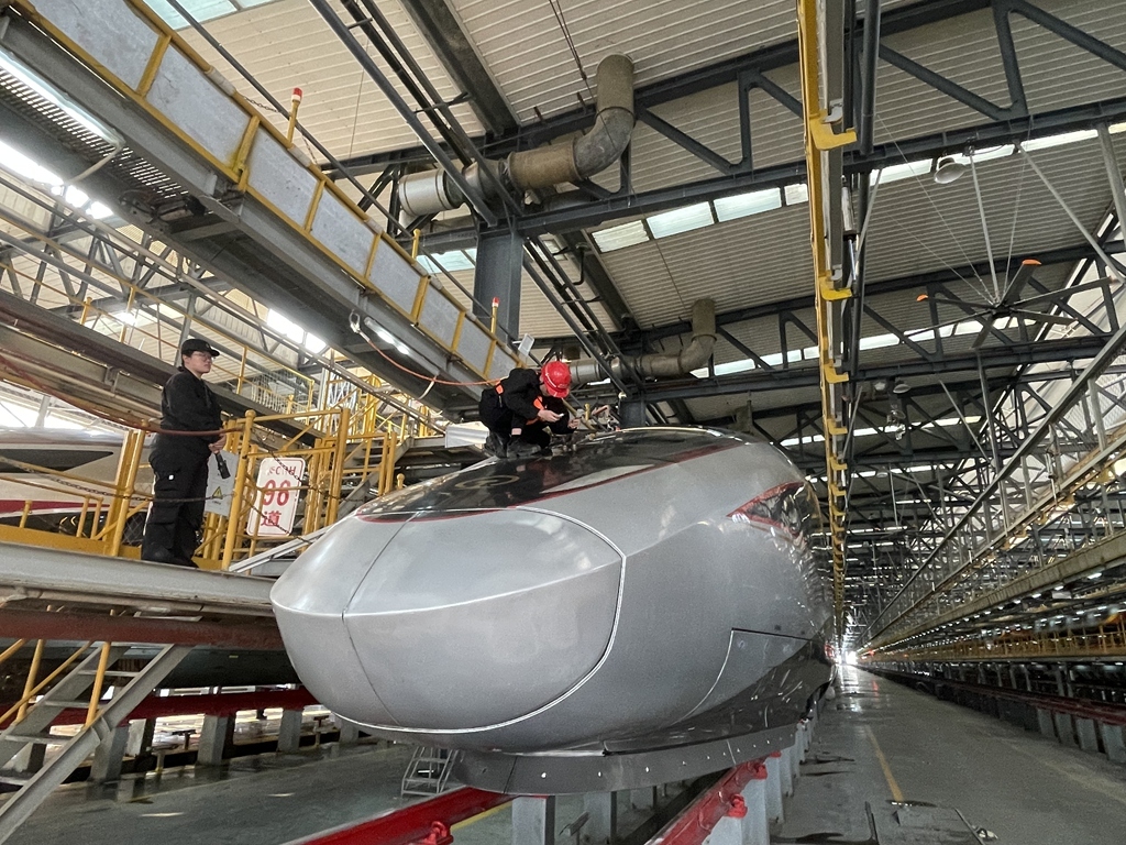 城市密码 | “陆地航母”为飞驰的高铁护航