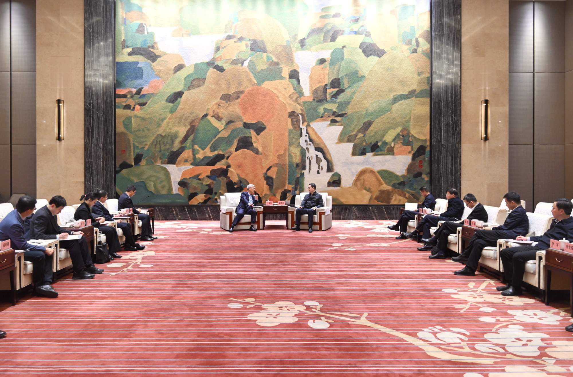 盛阅春熊征宇会见奕斯伟集团董事长王东升