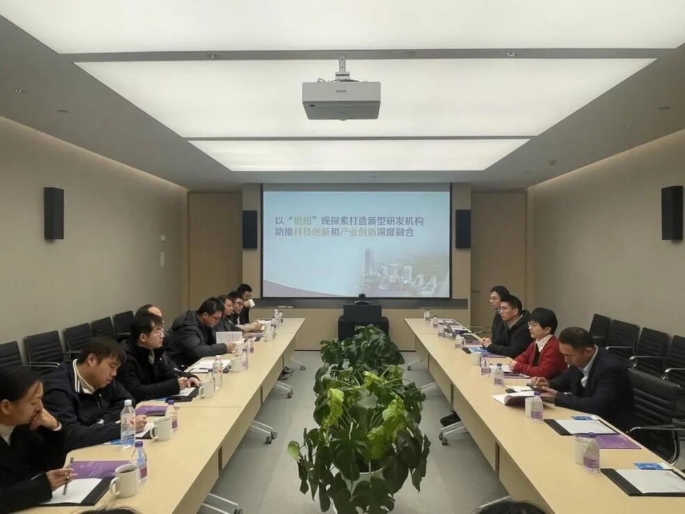 干部素质提升年 | 长江新区科创局赴武创院参观学习“尖刀”技术攻关项目成果展
