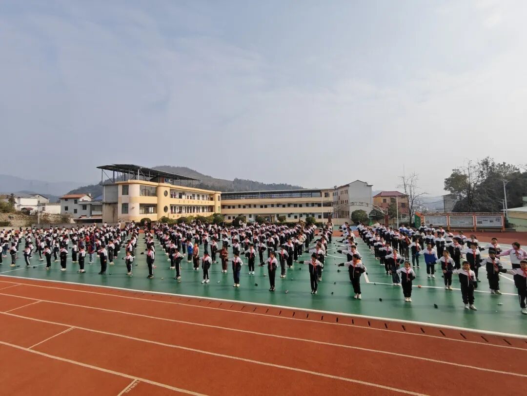 “公益体彩 快乐操场”走进通山县梅田完全小学