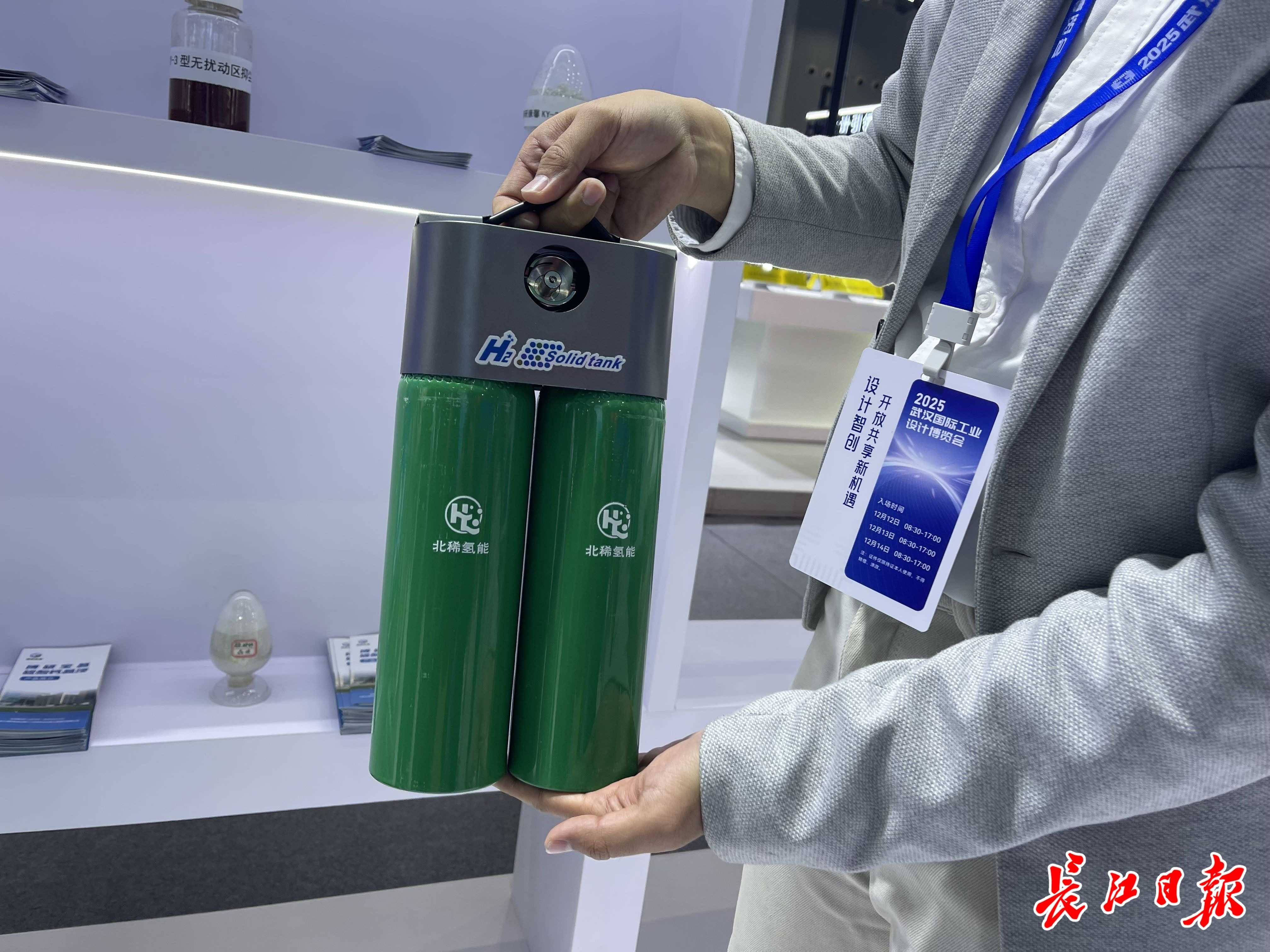 会飞的逃生舱、能变水的单车，工业设计：眺望未来的望远镜