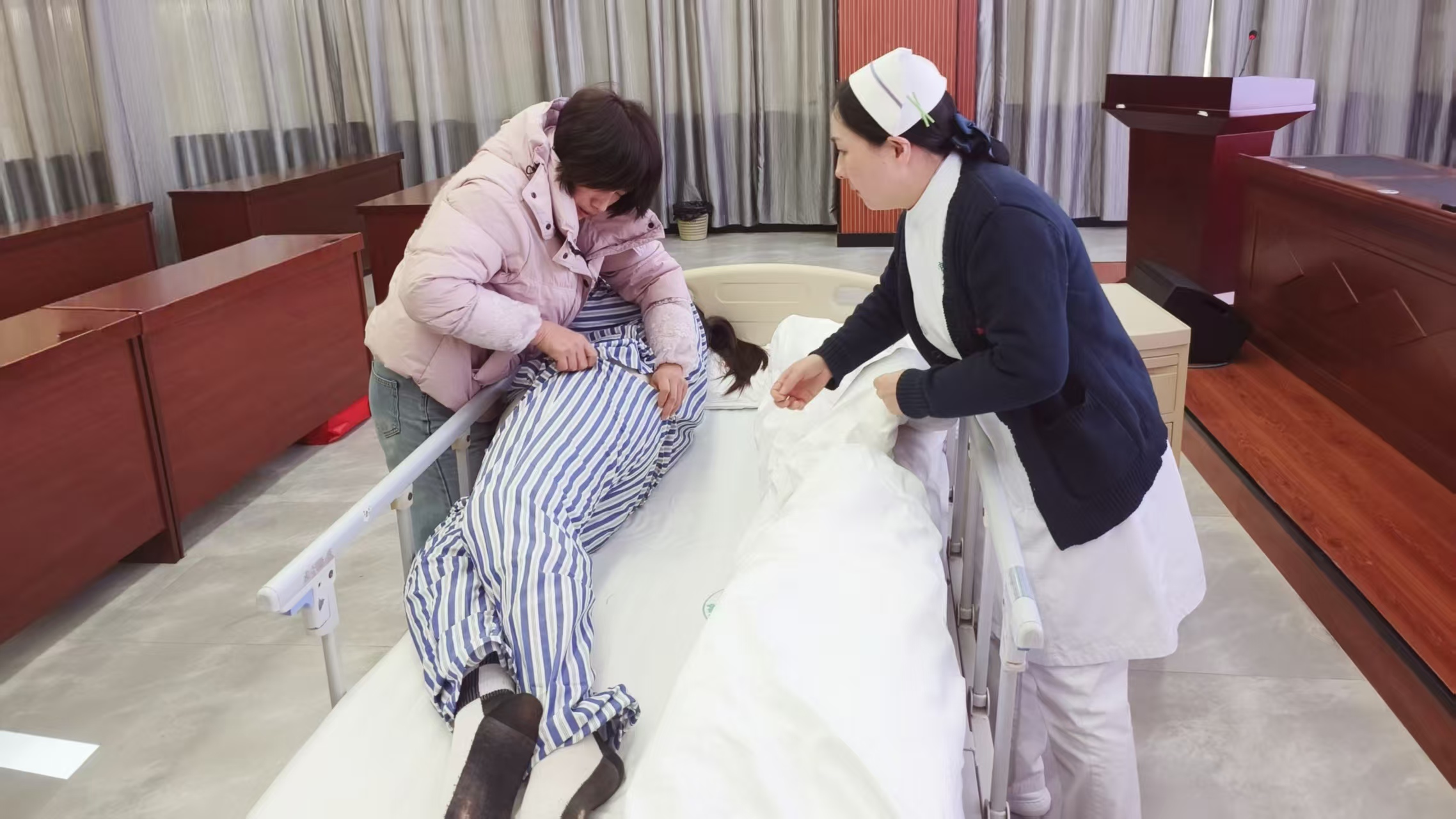 咸宁市中医医院为银发经济注入 “护老力量”