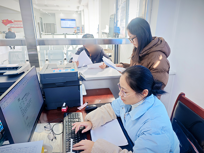 于攻坚前沿铺路　在服务现场淬锋—— 通城干部“四个一线”再淬记