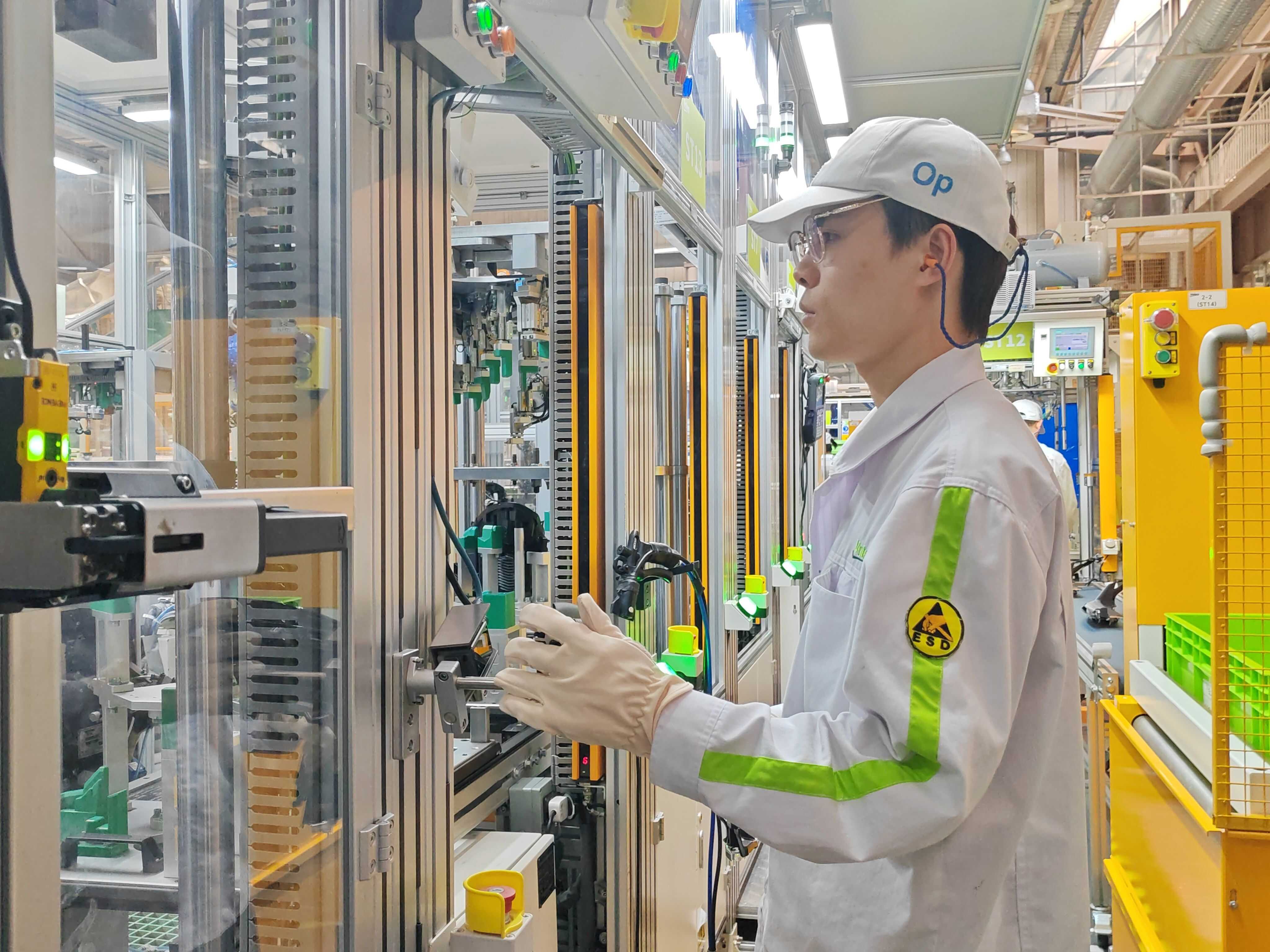 每36秒下线一只车灯，每年400万只车灯从这里发往全球