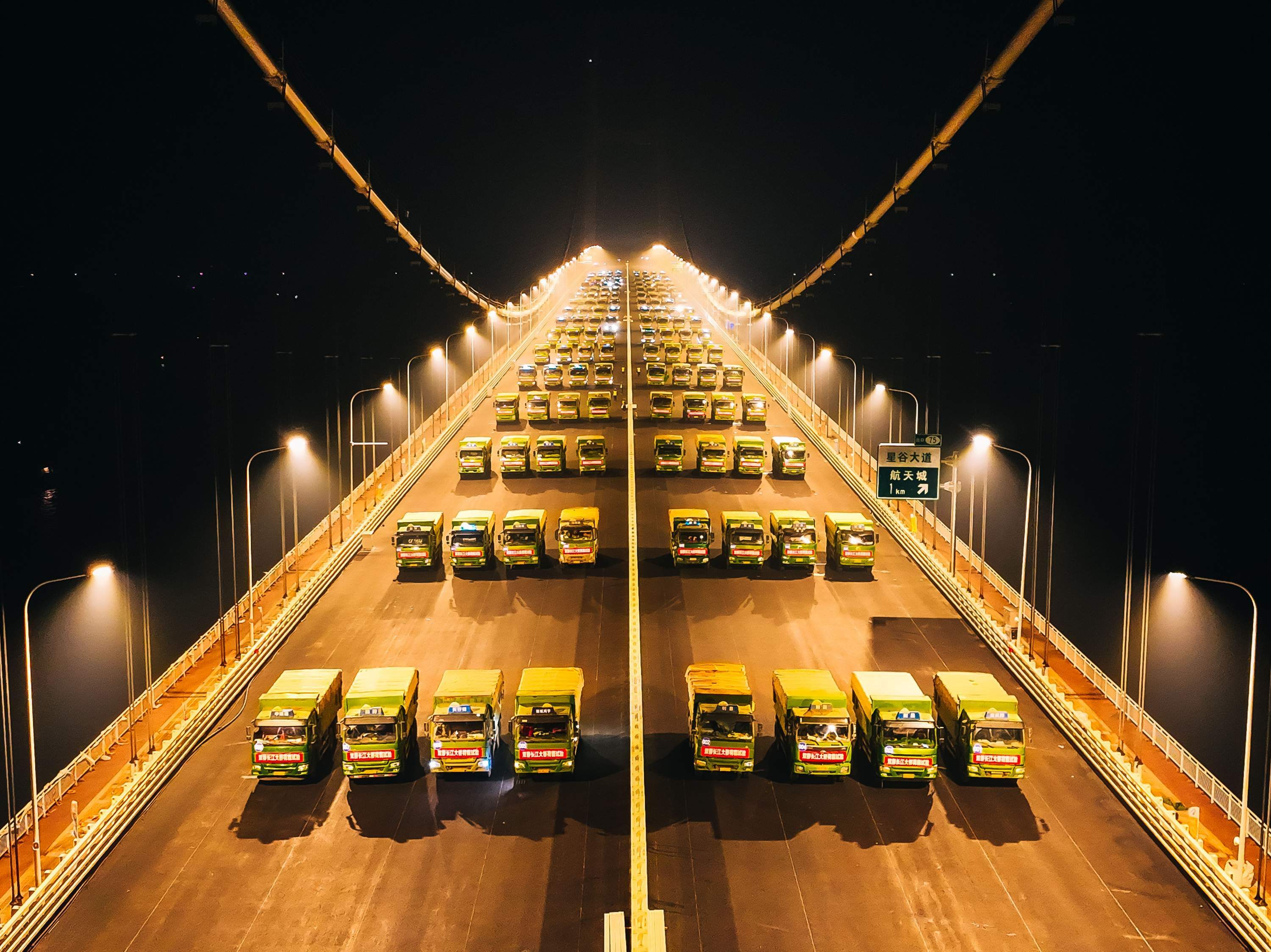 百余辆重载卡车试压，双柳长江大桥荷载试验完成冲刺明年通车