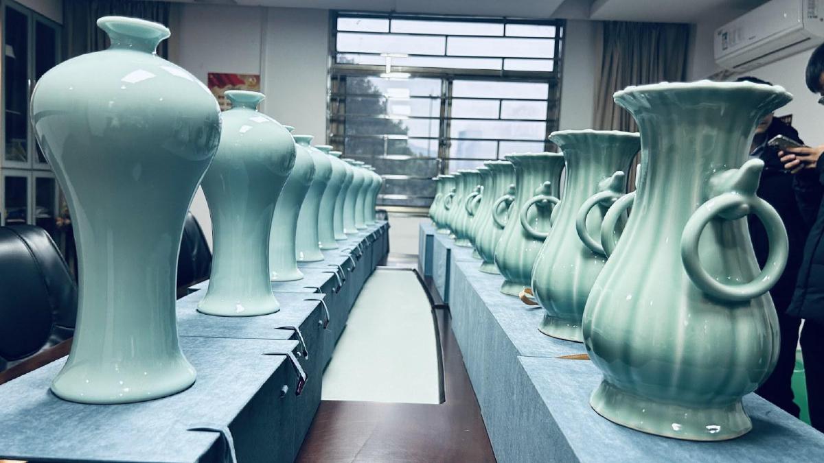 20件龙泉青瓷入藏市博物馆