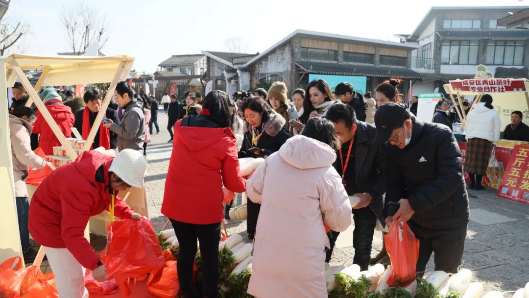 咸宁萝卜公社元旦双主题活动来袭 年猪宴遇香猪挑战赛