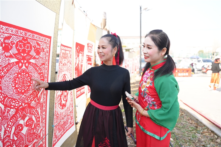 积玉口镇举办剪纸艺术展