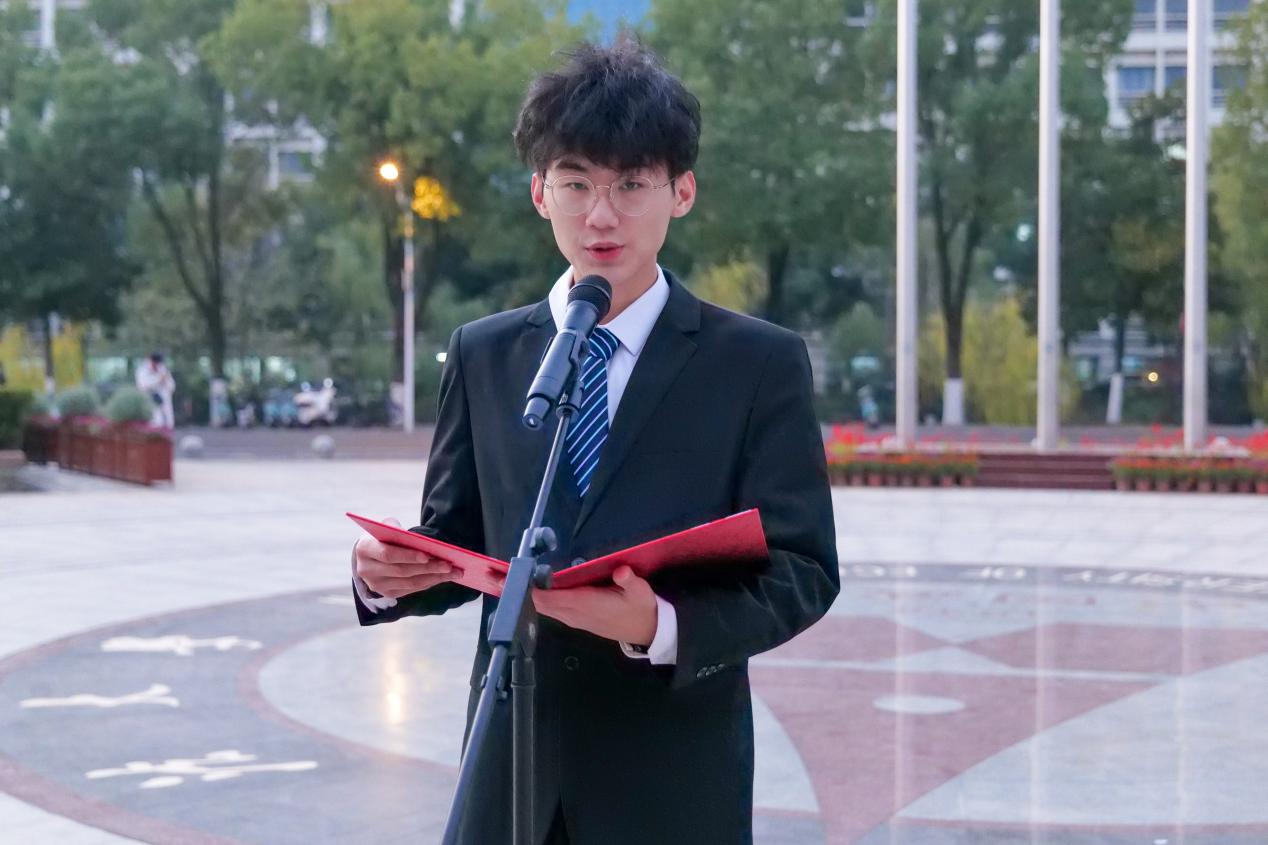 青春献礼“十五五”，砥砺奋进新征程——纪检监察学院（国家治理学院）、法与经济学院国旗故事会暨升旗仪式举行