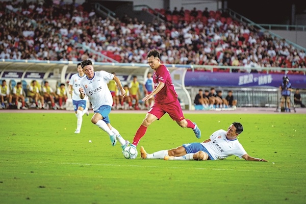 球队公开课  足球明星赛  球迷见面会 汉超“超级杯”今日上演巅峰对决