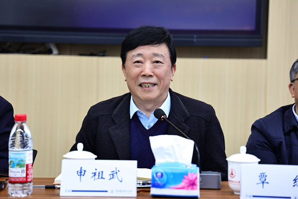 学校召开2025年第二次院长联席会