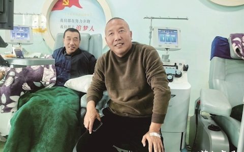 从青春壮年到两鬓微霜，20年174次献血超7万毫升 襄阳农民同窗将热血汇入城市脉搏