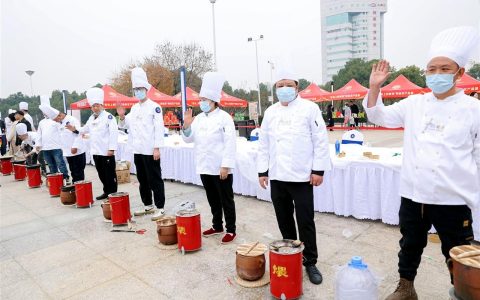 第四届武汉煨汤美食消费季开幕 36家餐厅现场各显神通