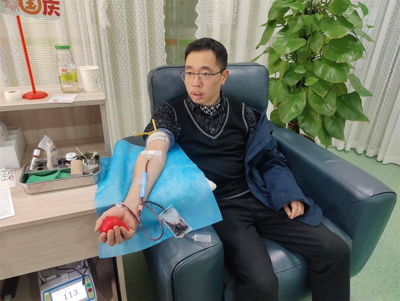 襄阳两名危重病人急需稀有血急救 “熊猫侠”跨城驰援献热血