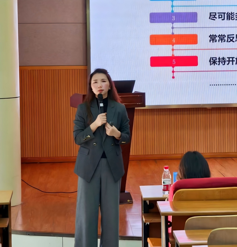 学校举办2025年大学生学涯生涯规划嘉年华活动