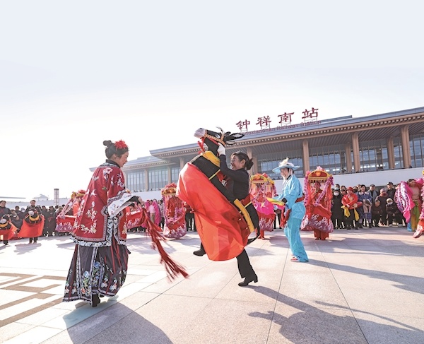 沪渝蓉沿江高铁武宜段昨日开通