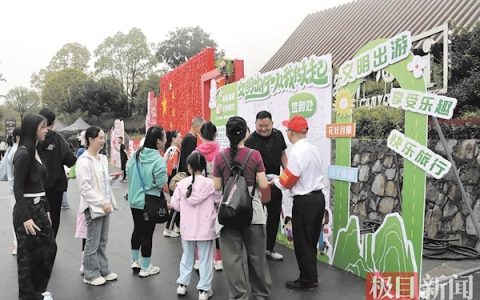 从打工妹到网红导游  7亿播放量见证湖北文旅跨越发展 全国劳模谭桂英把恩施讲给世界听