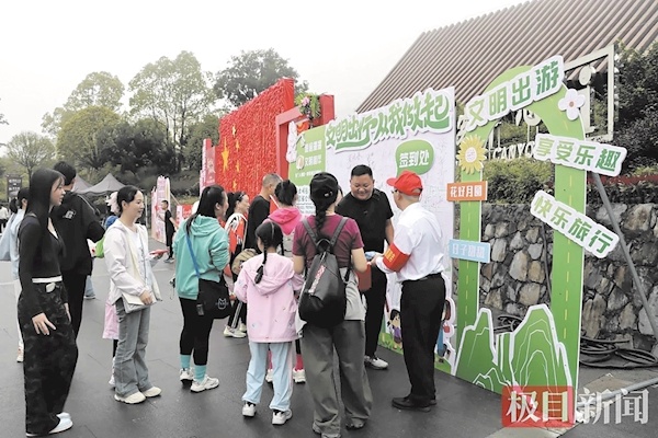 从打工妹到网红导游  7亿播放量见证湖北文旅跨越发展 全国劳模谭桂英把恩施讲给世界听