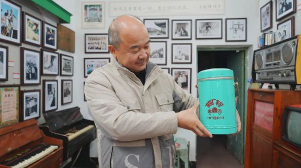 “葛二代” 马罡：我用两千多个日夜，留住父辈的水泥厂青春