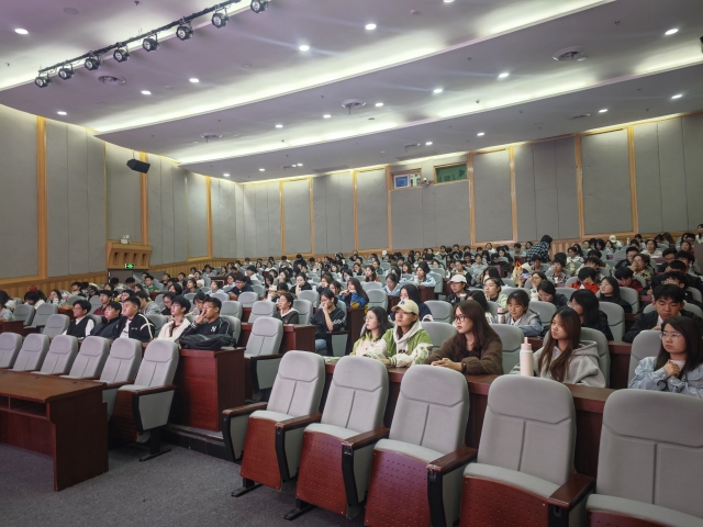 新院新程新气象 同绘蓝图共成长 ——经济贸易学院2025级本科生首次年级大会顺利开展