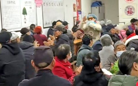 西安一“爱心食堂”坚持7年做善事 每天给约200位老人免费提供午餐