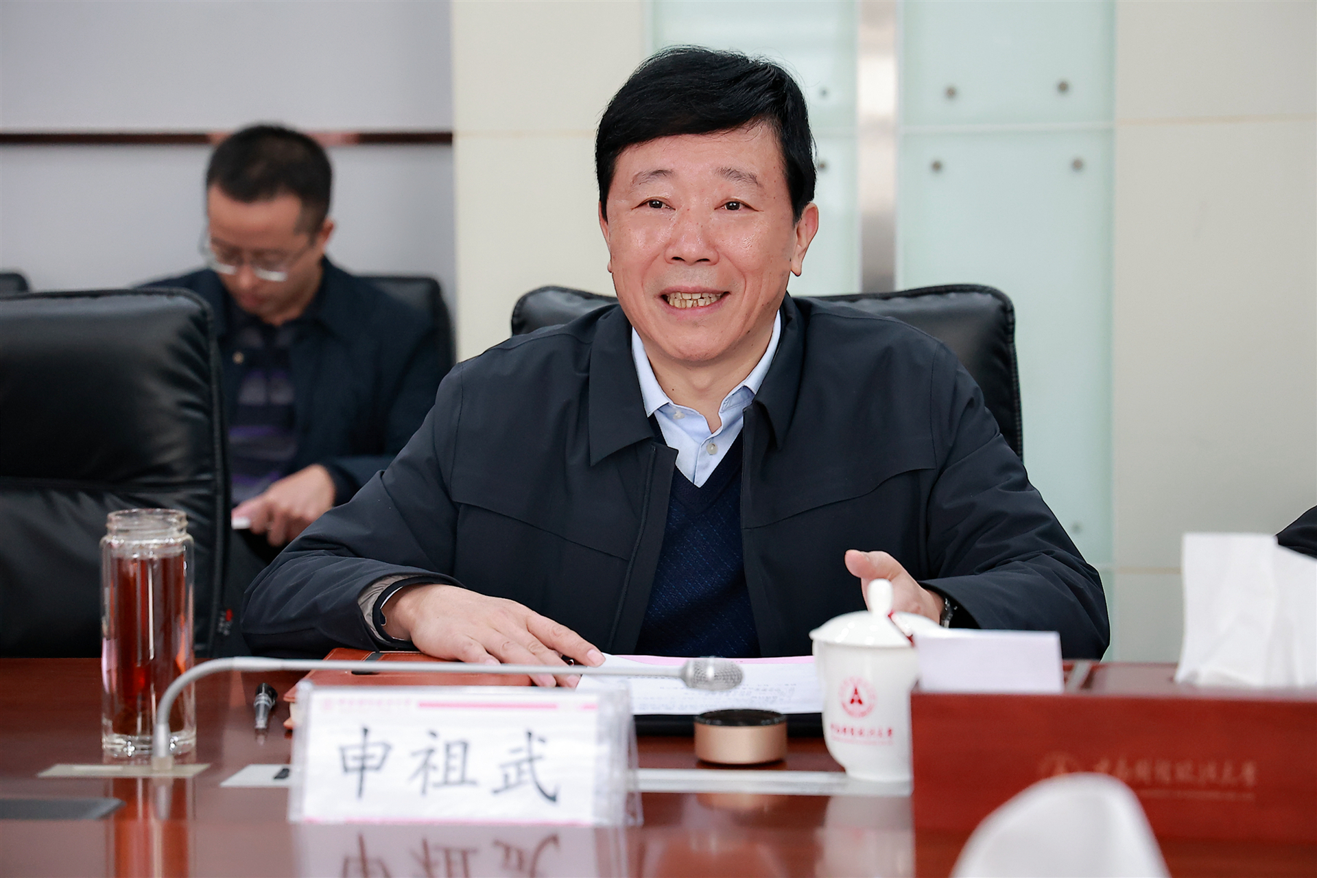 洪山区人大常委会主任严湘桃一行来校座谈