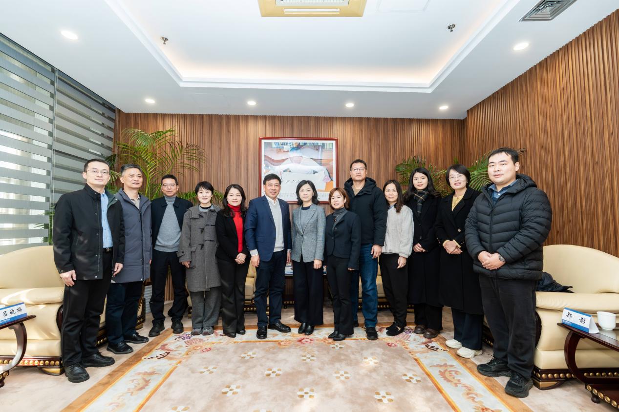 福建省人民检察院副检察长王桦一行来访中南财经政法大学