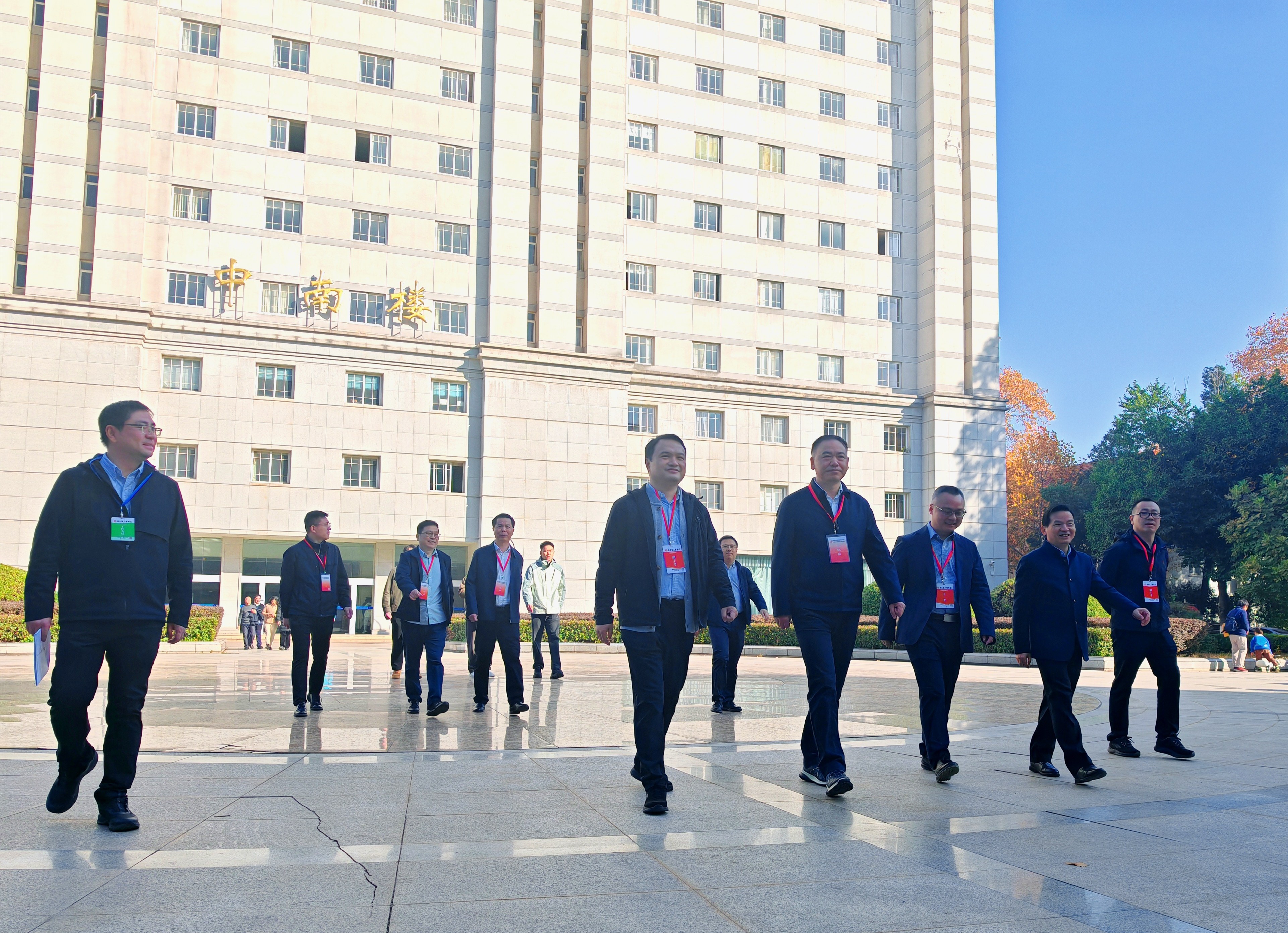 学校完成中央机关及其直属机构2026年度考试录用公务员笔试组考工作