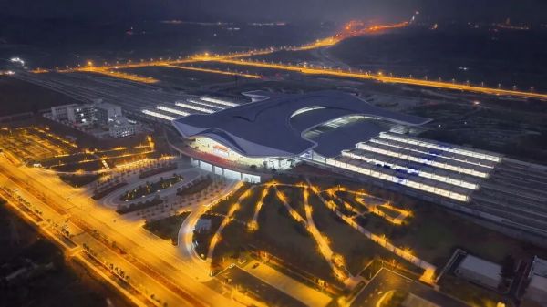 一张旧车票的告别，一个新坐标的崛起