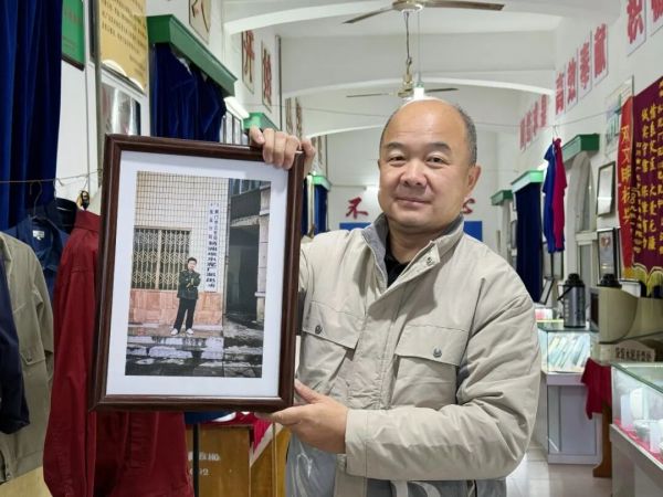 “葛二代” 马罡：我用两千多个日夜，留住父辈的水泥厂青春