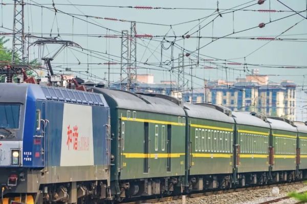 一张旧车票的告别，一个新坐标的崛起