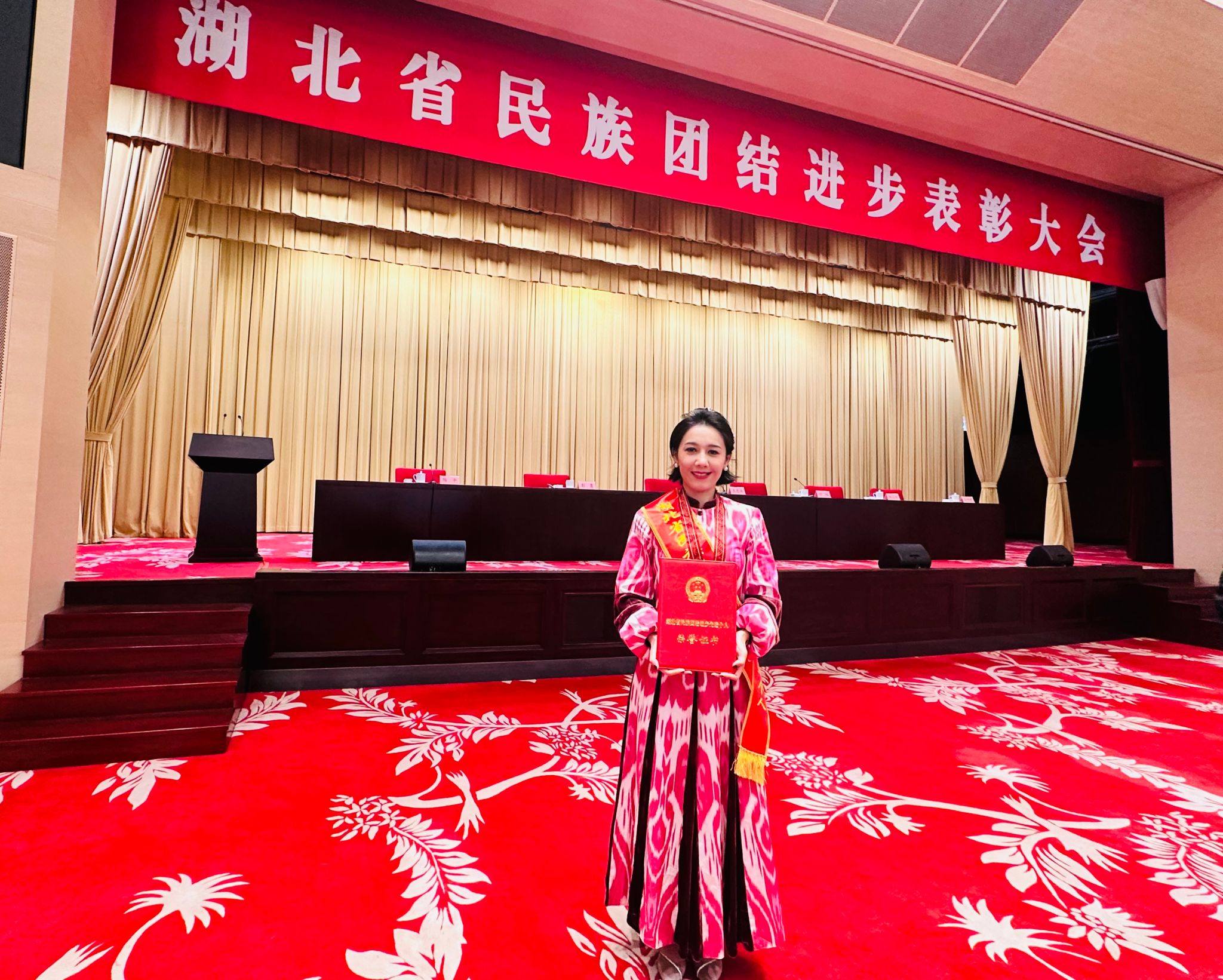 美合日姑丽·阿不都外力荣获“湖北省民族团结进步先进个人”称号