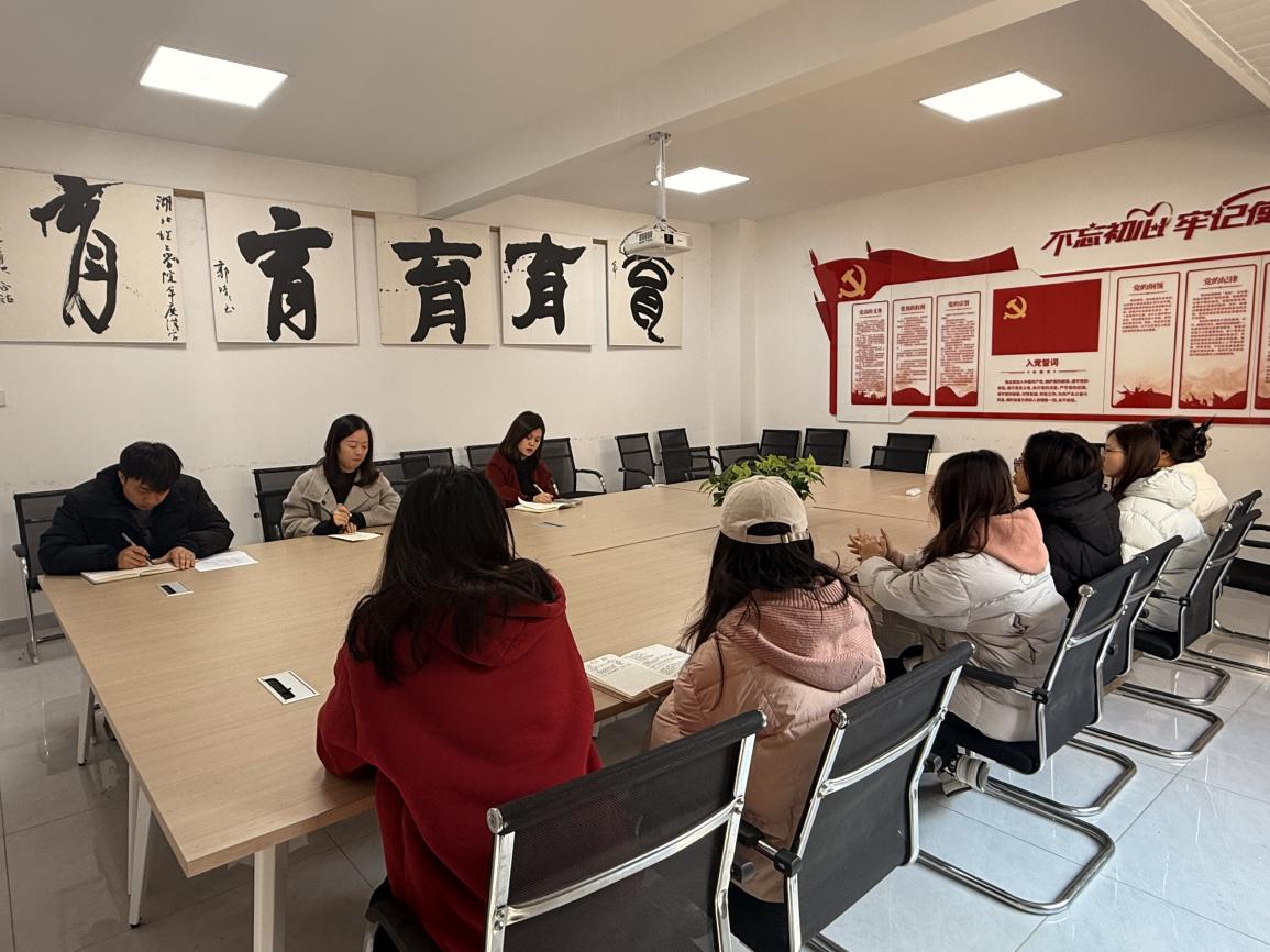 “聚专业心声，绘育人蓝图”——外国语学院召开师生交流座谈会